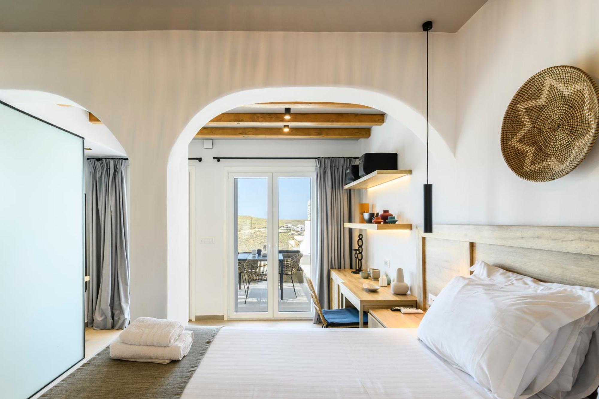 The Mykonist Merchia & Holiday home *