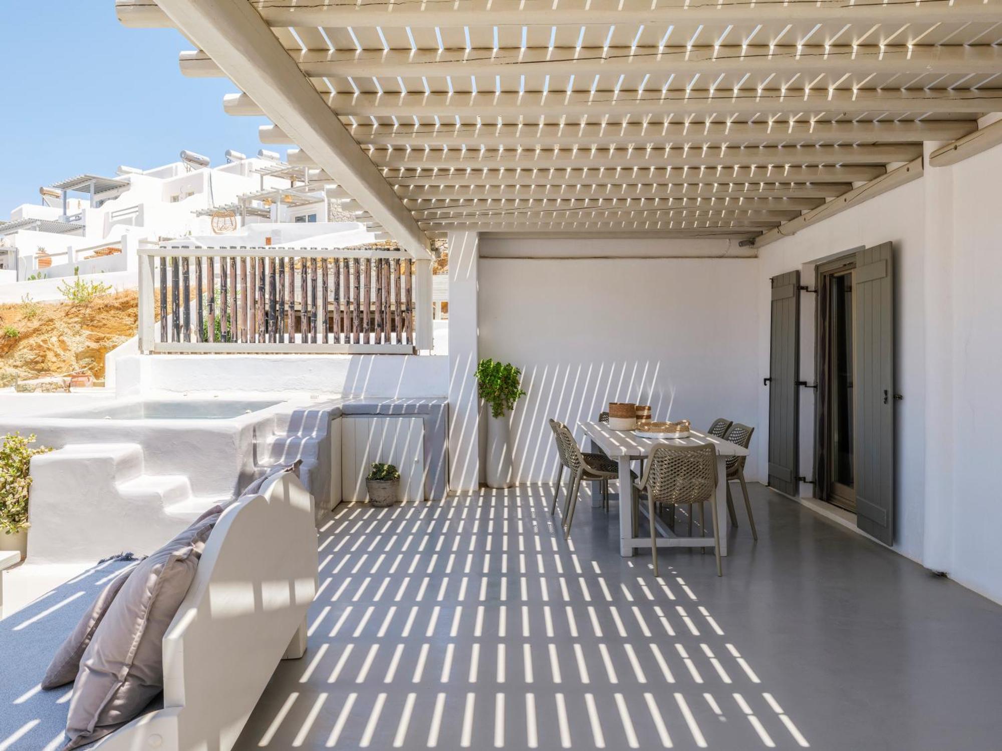 The Mykonist Merchia & Holiday home *